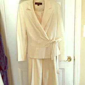 Kasper women’s pant suit